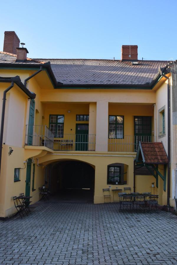 Hauser-Bodnar Haz Eger Buitenkant foto